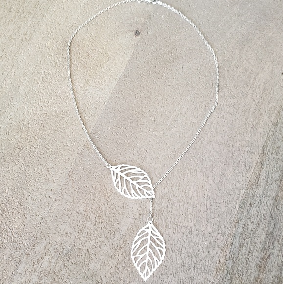 Silver color double leaf necklace - Picture 4 of 4